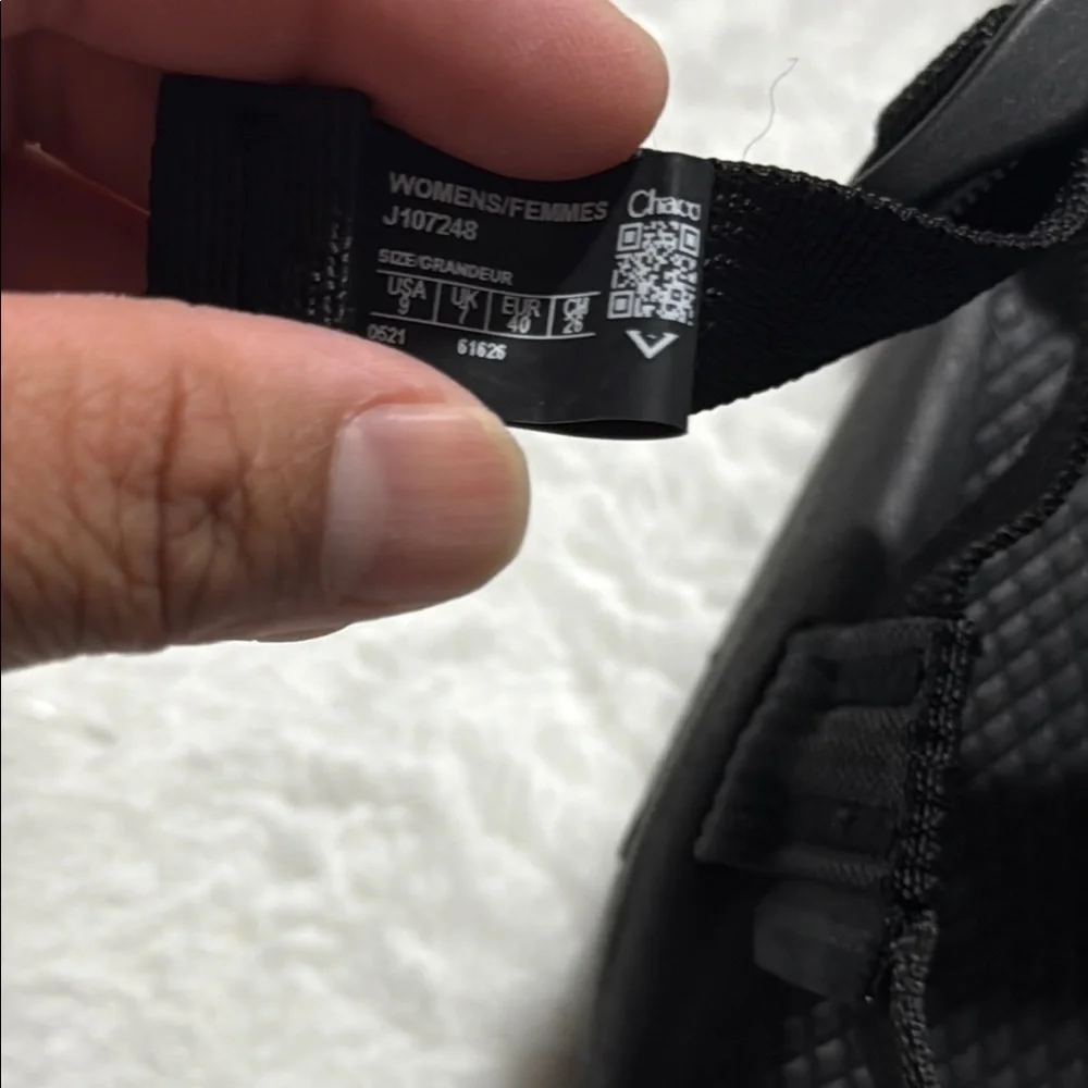 Chaco Black Adventure Sandals with Adjustable Straps size 9 - Picture 8 of 8